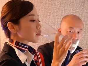 Bạn gái đại học của tôi đang tìm kiếm một chàng trai độc thân, và chàng trai độc thân là sinh viên thể thao đã hoàn toàn chinh phục bạn gái tôi