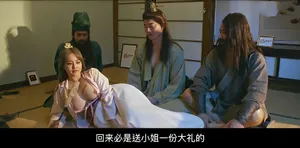 Cuộc sống thiên đường của chàng trai và những cô chị kế chỉ mặc đồ lót ở nhà